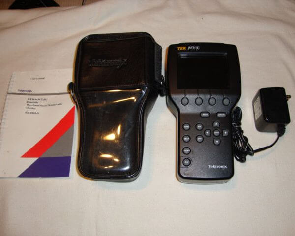 Tektronix WFM90 Handheld Waveform Monitor